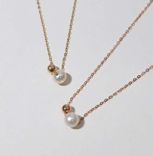 14k Gold Necklace with Sweet Pearl