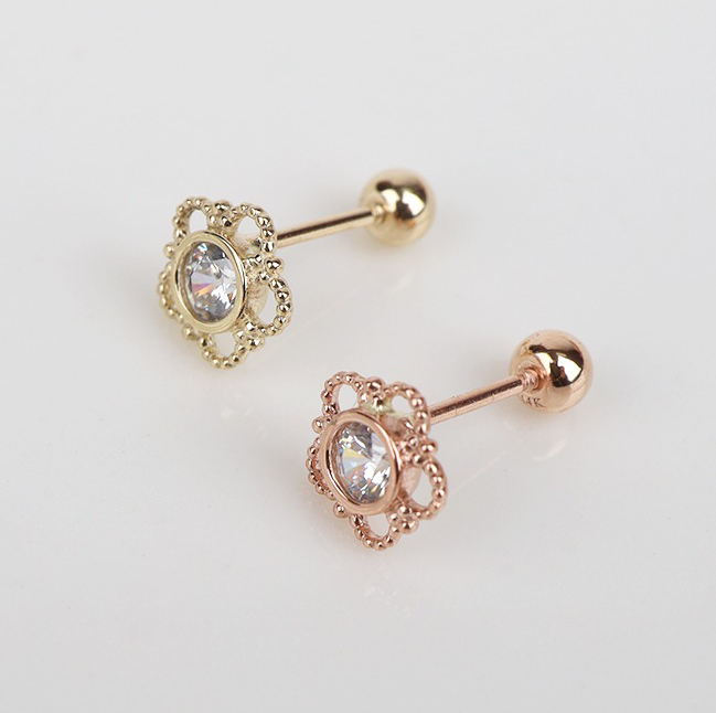 
            
                Load image into Gallery viewer, 14k Gold Round Flower Piercing
            
        