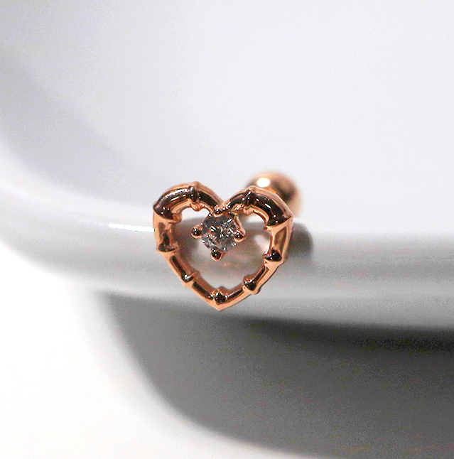 
            
                Load image into Gallery viewer, 14k Gold Crystal in a Heart Piercing
            
        