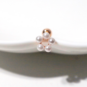 
            
                Load image into Gallery viewer, 14k Gold Flower Pearl Piercing
            
        